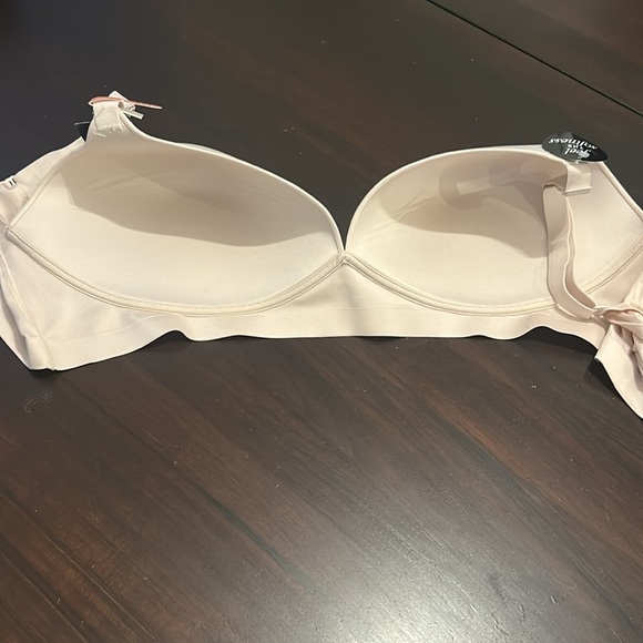Bali Cool Comfort Beige Bra Size 3XL
Revolution Soft Touch Perfect WireFree Bra - Picture 8 of 11